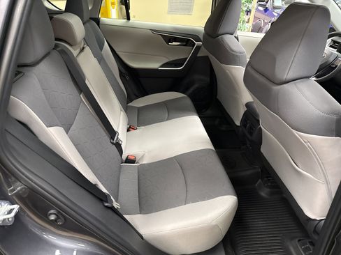 Used 2022 Toyota RAV4 XLE w/ Convenience Package image 21