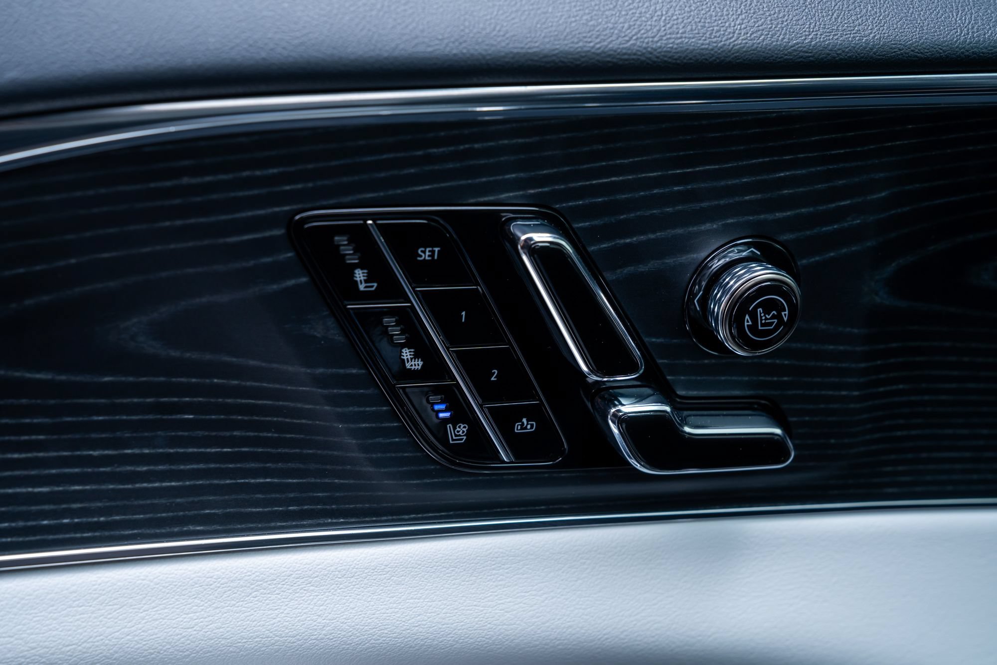 Used 2024 Cadillac Lyriq Sport AWD/4WD image 15