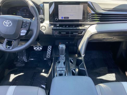 Used 2026 Toyota Camry SE FWD image 11