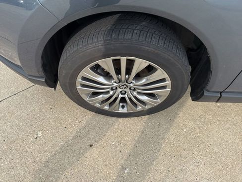Used 2023 Toyota Venza Limited AWD/4WD image 13