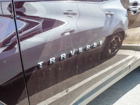 Used 2023 Chevrolet Traverse LT FWD image 10