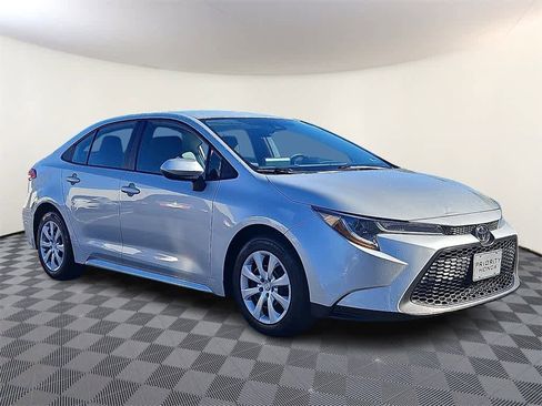 Used 2022 Toyota Corolla LE image 3