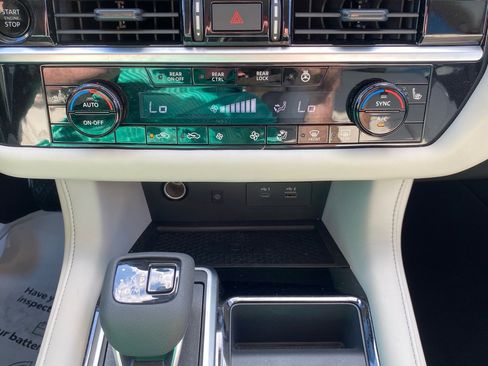 Used 2025 Nissan Pathfinder SL w/ SL Premium Package image 21