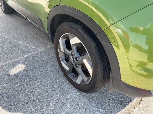 Used 2024 Hyundai Venue SEL image 4