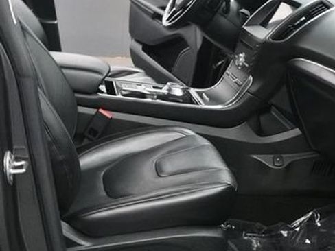 Used 2019 Ford Edge Titanium w/ Cold Weather Package AWD/4WD image 16