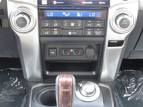 Certified 2022 Toyota 4Runner Limited AWD/4WD image 30