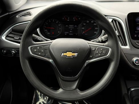Used 2021 Chevrolet Malibu LT image 32