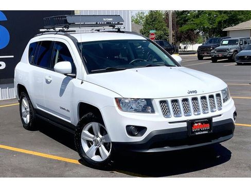 Used 2017 Jeep Compass Latitude AWD/4WD image 2