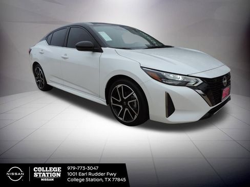 Used 2025 Nissan Sentra SR image 3