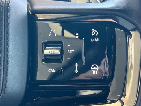 Used 2023 Land Rover Range Rover Sport SE Dynamic image 39