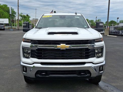 Used 2024 Chevrolet Silverado 2500 LT w/ Convenience Package AWD/4WD image 2