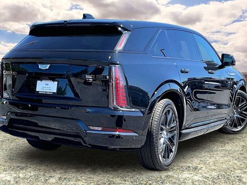 Certified 2025 Cadillac Escalade IQ Sport 2 w/ LPO, ONYX Package AWD/4WD image 5
