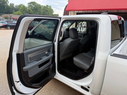 Used 2019 RAM 1500 Big Horn RWD image 12