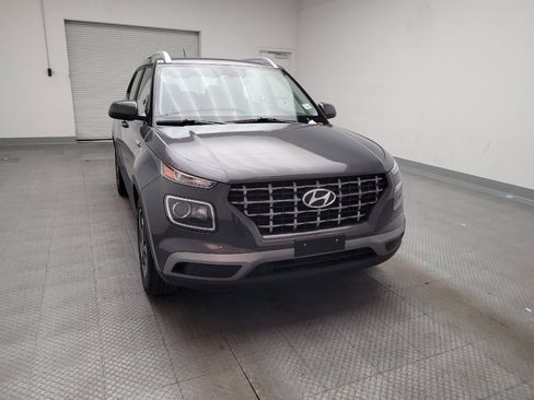 Used 2025 Hyundai Venue SEL image 14