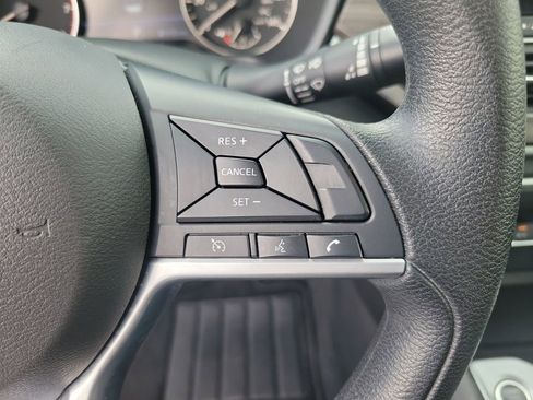 Used 2025 Nissan Altima 2.5 SV FWD image 19