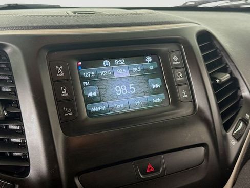 Used 2015 Jeep Cherokee Latitude w/ Cold Weather Group image 14