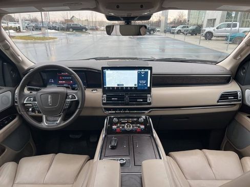 Used 2024 Lincoln Navigator Reserve image 21