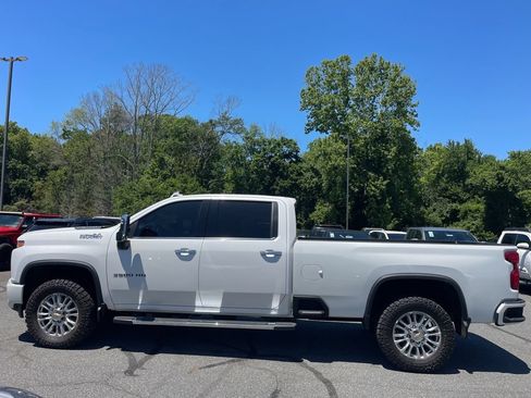 Used 2021 Chevrolet Silverado 3500 High Country w/ Z71 Off-Road Package AWD/4WD image 2