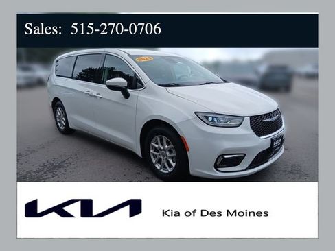 Used 2023 Chrysler Pacifica Touring-L FWD image 1