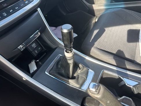 Used 2013 Honda Accord EX image 19