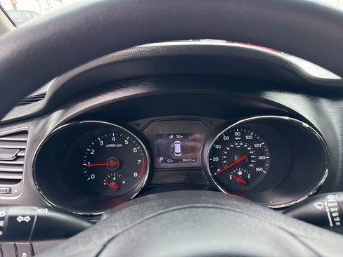 Used 2021 Kia Sedona LX image 25