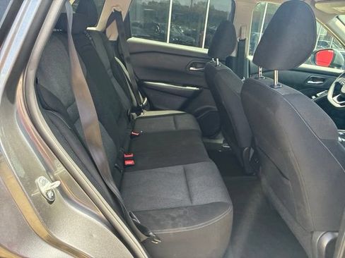 Used 2024 Nissan Rogue SV FWD image 9