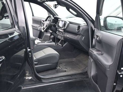 Used 2022 Toyota Tacoma TRD Off-Road w/ Technology Package AWD/4WD image 18
