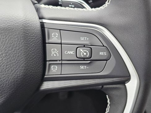 New 2025 Jeep Grand Cherokee L Altitude image 16