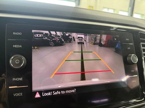 Used 2022 Volkswagen Atlas Cross Sport SEL R-Line AWD/4WD image 14
