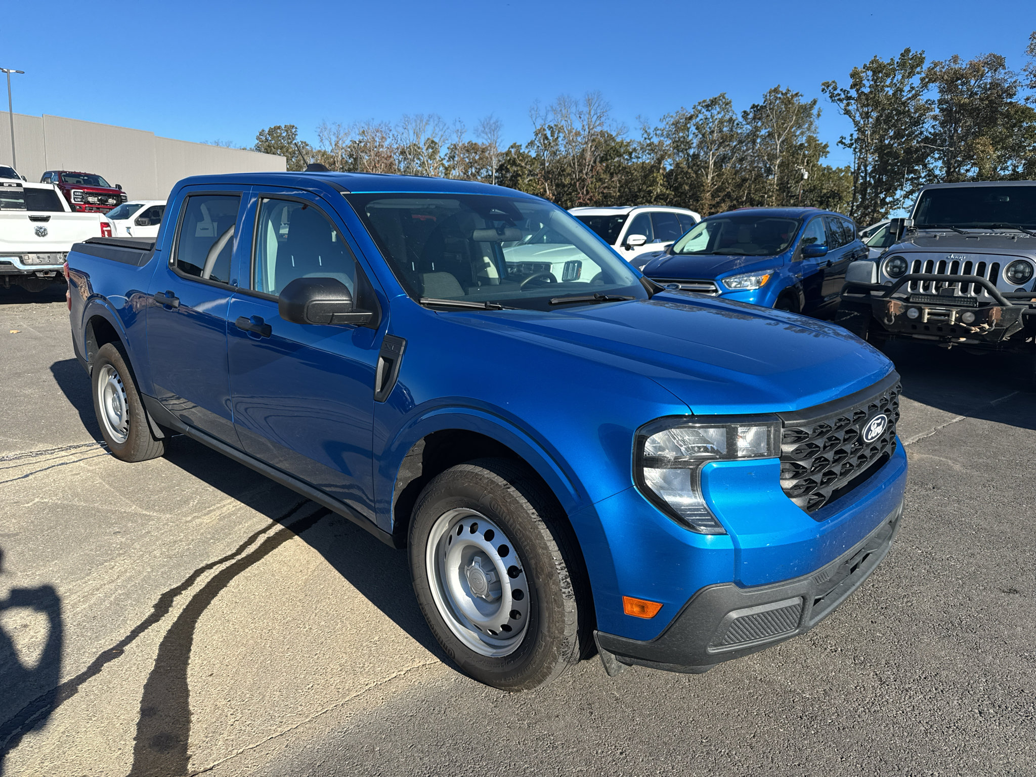 Certified 2025 Ford Maverick XL FWD image 3