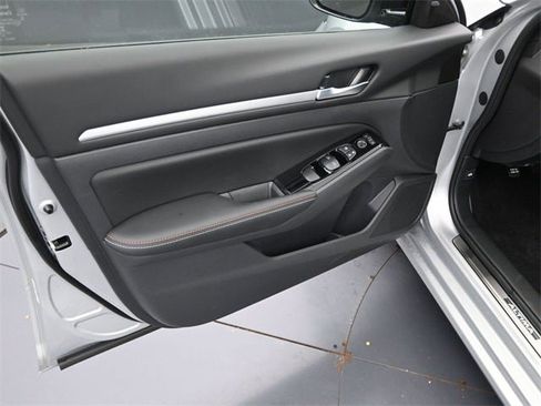 New 2025 Nissan Altima 2.5 SR image 28