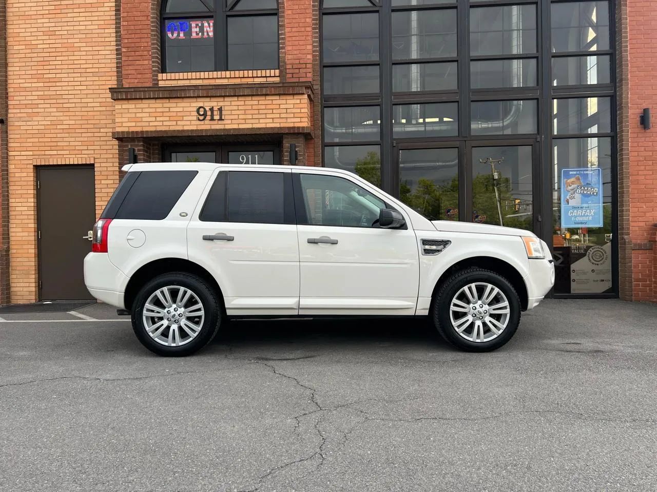 Used 2010 Land Rover LR2 HSE AWD/4WD image 14