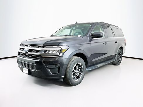 Used 2024 Ford Expedition Max XLT image 3