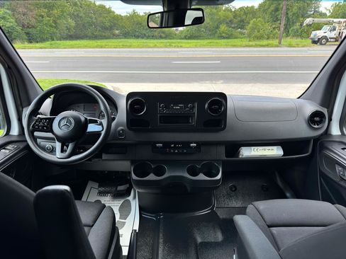 Used 2019 Mercedes-Benz Sprinter 144 image 23
