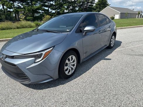 Used 2025 Toyota Corolla LE FWD image 4