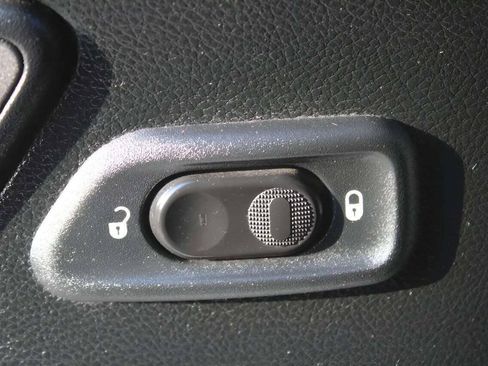 Used 2017 Jeep Wrangler Unlimited Sport w/ Quick Order Package 24S AWD/4WD image 20