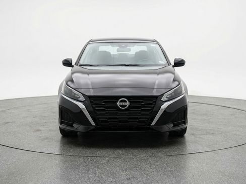 Used 2025 Nissan Altima 2.5 SV image 2