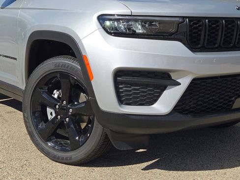 New 2025 Jeep Grand Cherokee Altitude image 3