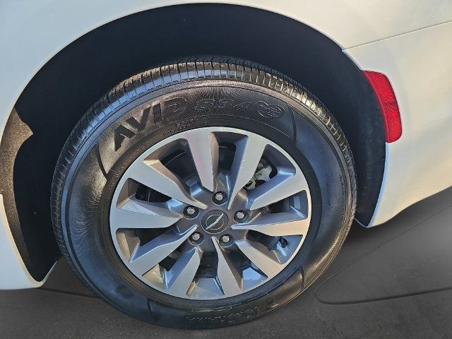 Used 2023 Chrysler Pacifica Touring-L FWD image 28