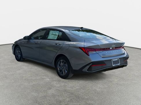New 2026 Hyundai Elantra Blue image 7