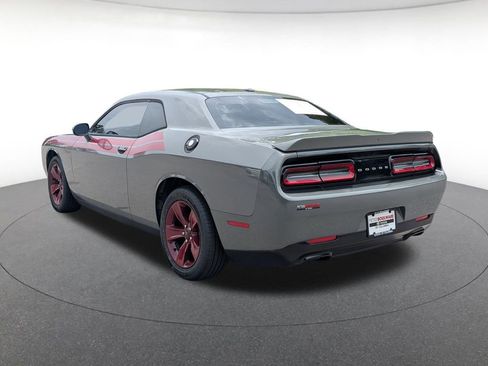 Used 2018 Dodge Challenger SXT RWD image 3