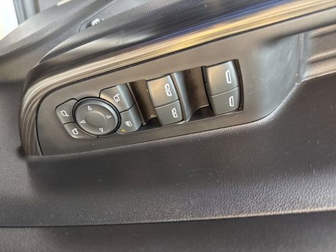 Used 2023 GMC Acadia SLT w/ Elevation Edition FWD image 12