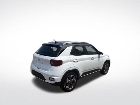Used 2024 Hyundai Venue Limited FWD image 3