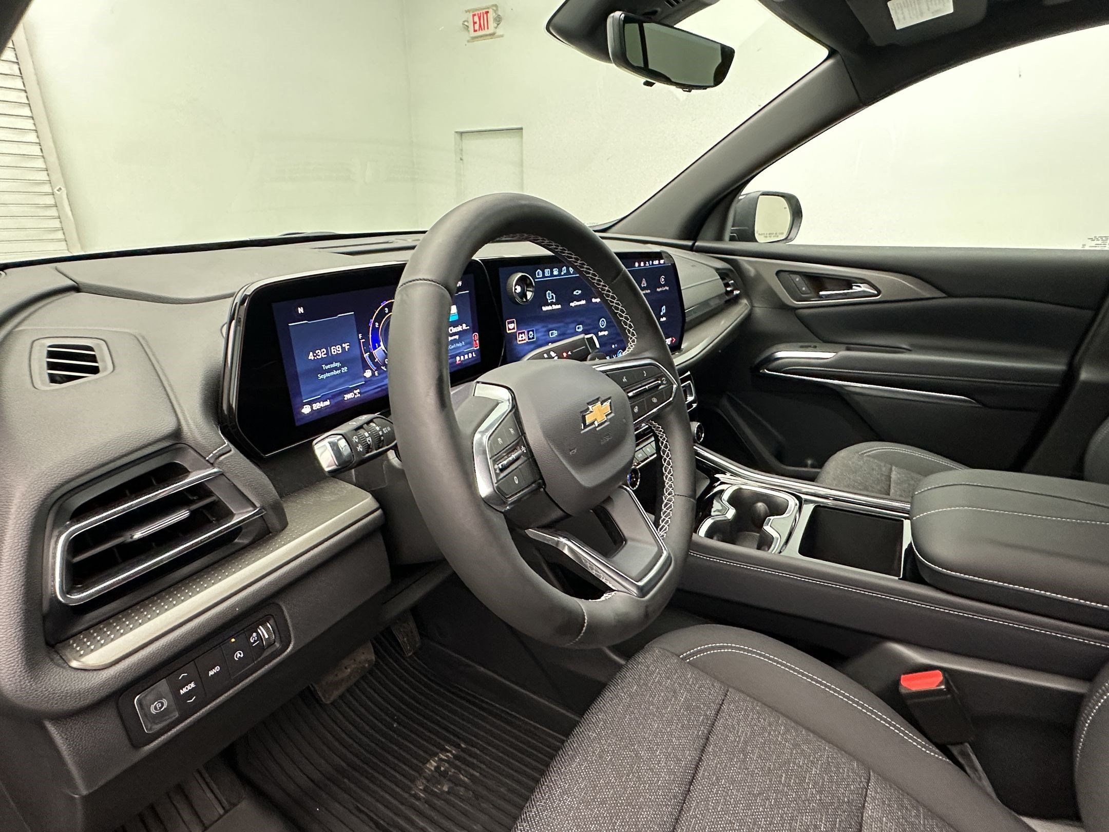 Used 2026 Chevrolet Traverse LT w/ Sun and Wheel Package AWD/4WD image 4