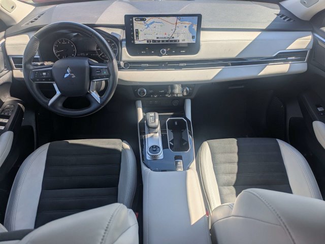 Used 2025 Mitsubishi Outlander SE FWD image 16
