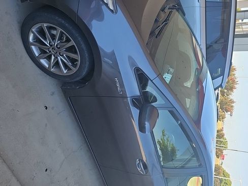 Used 2016 Toyota Prius V Five FWD image 2