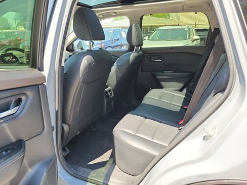 Used 2023 Nissan Rogue SV w/ SV Premium B Package AWD/4WD image 12