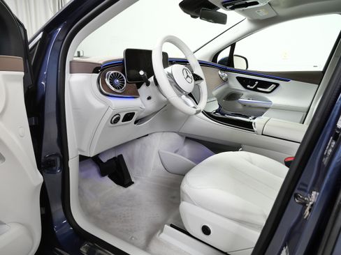 Certified 2023 Mercedes-Benz EQE 350+ 4MATIC SUV w/ Exclusive Trim Package image 14