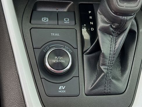 Certified 2022 Toyota RAV4 LE image 10