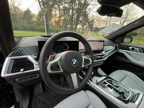 Used 2026 BMW X7 xDrive40i w/ M Sport Package image 10